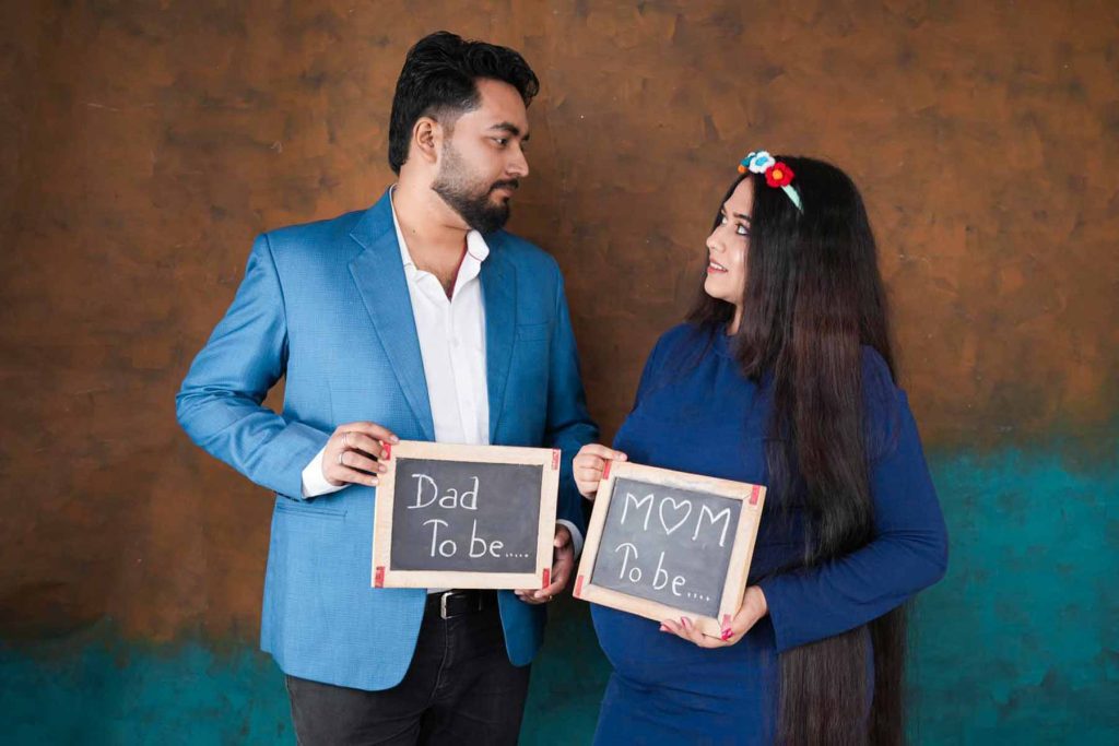 Dimpu & Rahul maternity photography Kolkata outdoor session capturing baby bump in Dum Dum