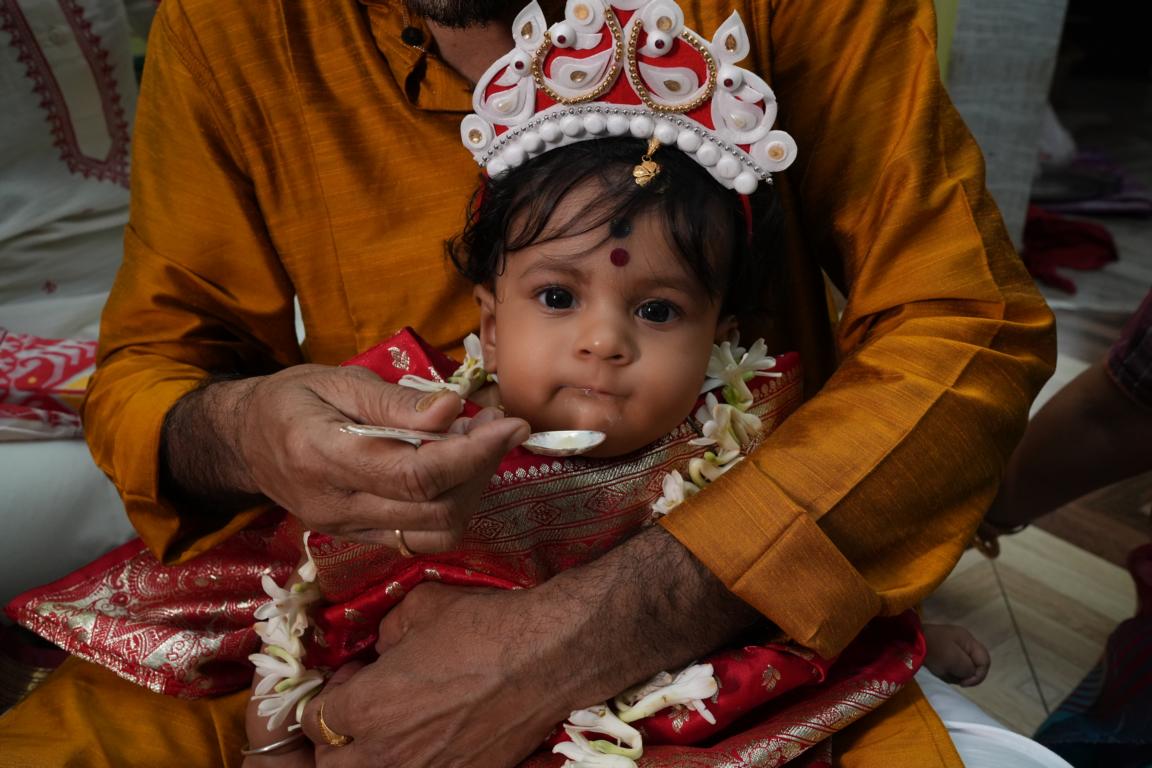 Candid baby annaprasan photography captured in Kolkata by Santanuz Gallery.