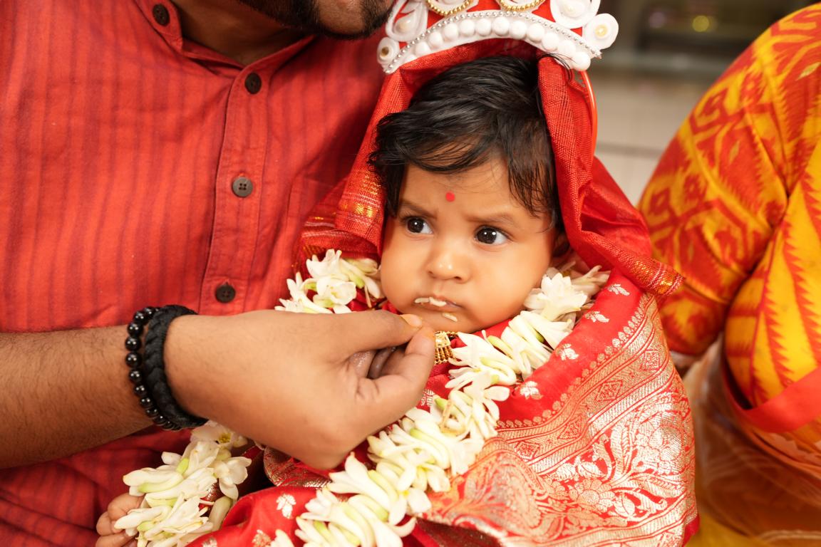 Candid baby annaprasan photography captured in Kolkata by Santanuz Gallery.