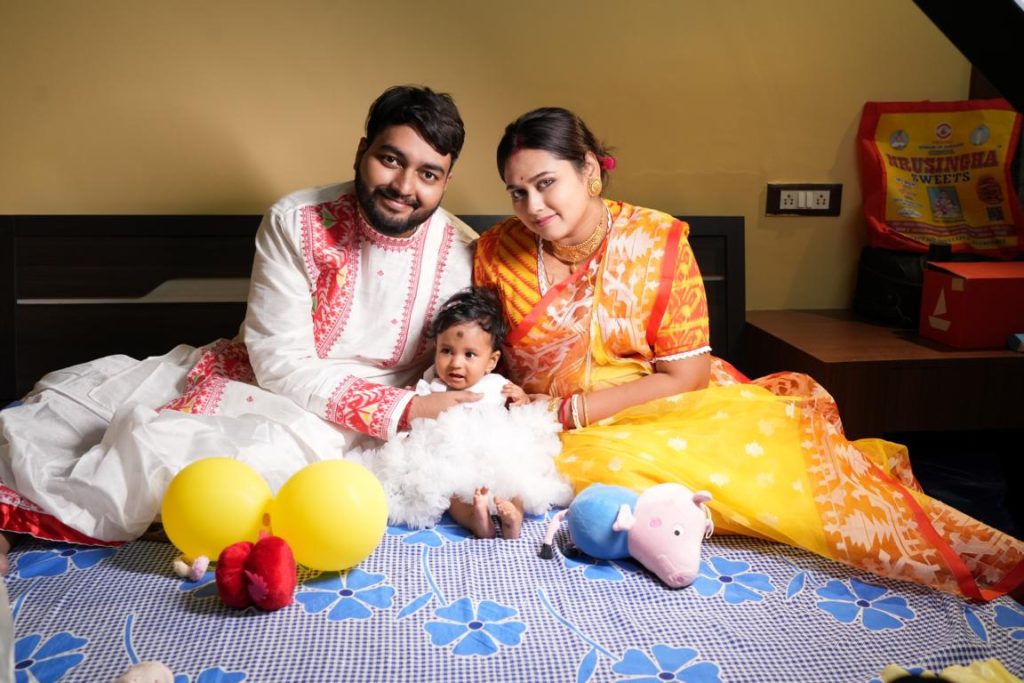 Emotional family portraits during Rice Ceremony by Santanuz Gallery