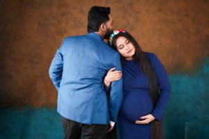 Outdoor couple maternity session — maternity photography in Kolkata by Santanuz Gallery.