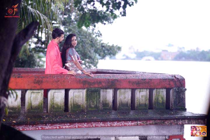 Dreamy pre-wedding photoshoot under evening light in Kolkata