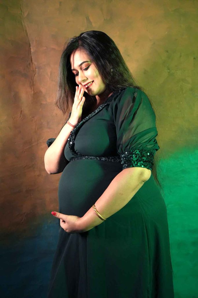 Relaxed Pregnancy Shoot Moments