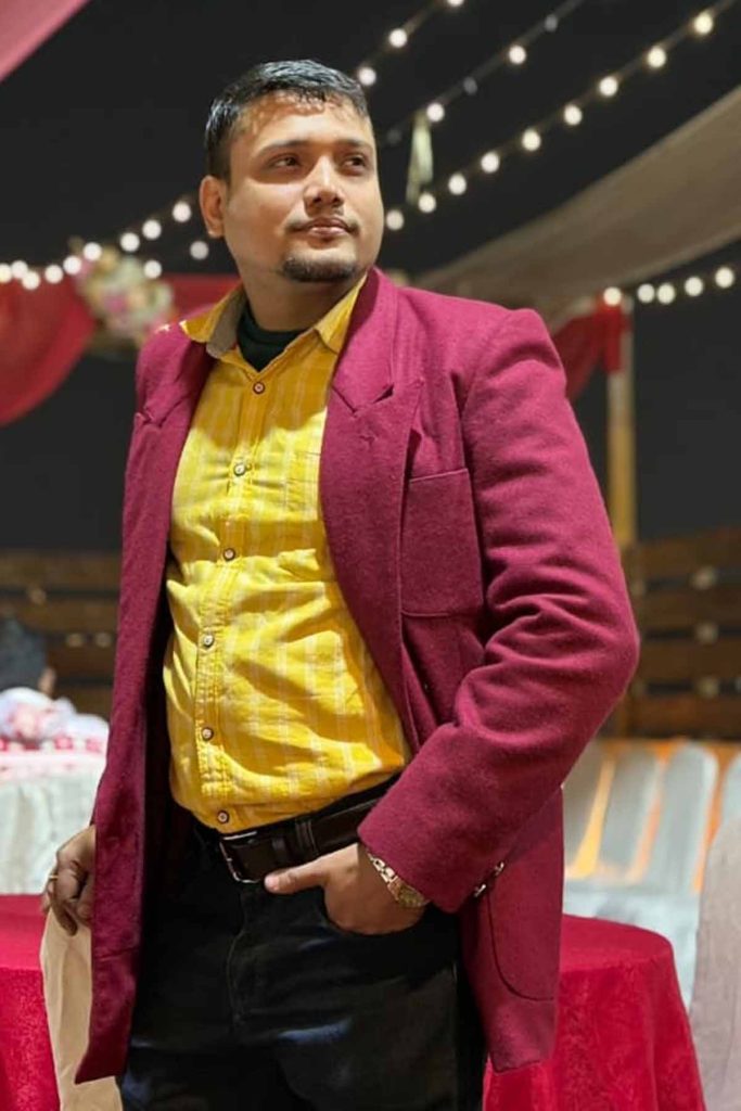 Kushol Ghosh, Senior Photographer specialized in candid and traditional photography at Santanuz Gallery.