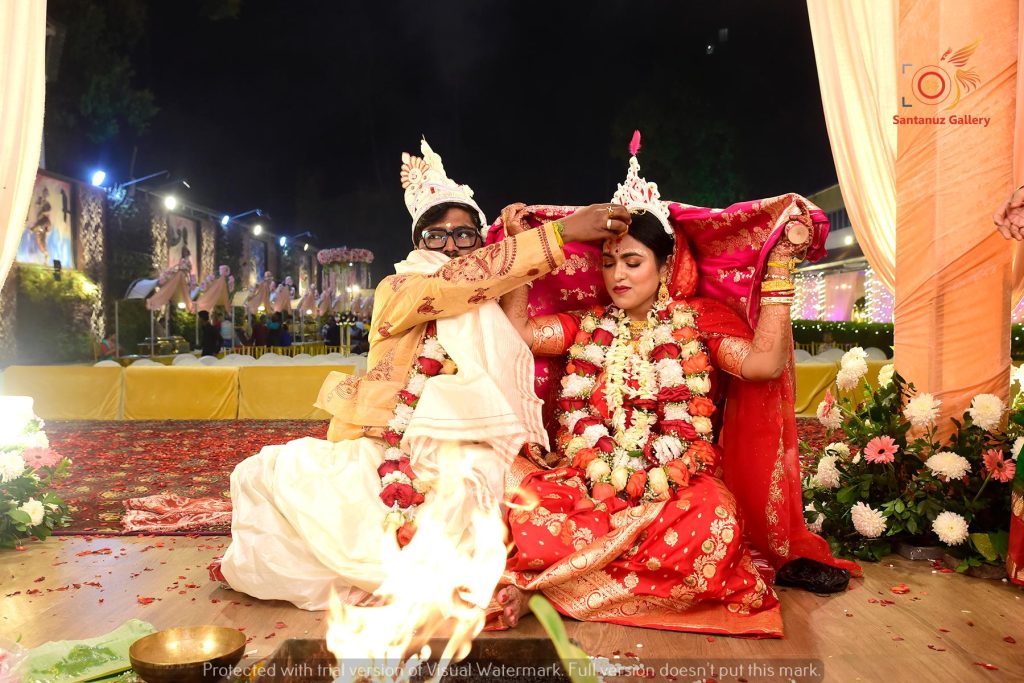 Best Bengali Wedding Photographer in Kolkata 21 Doctor wedding couple photography in Kudghat
